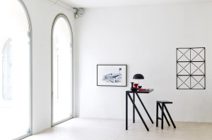 Высокий прямоугольный алюминиевый стол