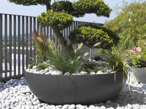 Бетонный низкий садовый горшок