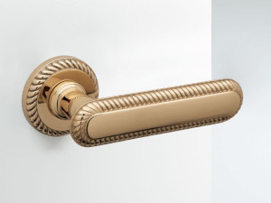 Ручка на розетке