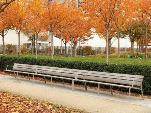 URBIDERMIS Скамья из дерева с подлокотниками со спинкой Neoromántico