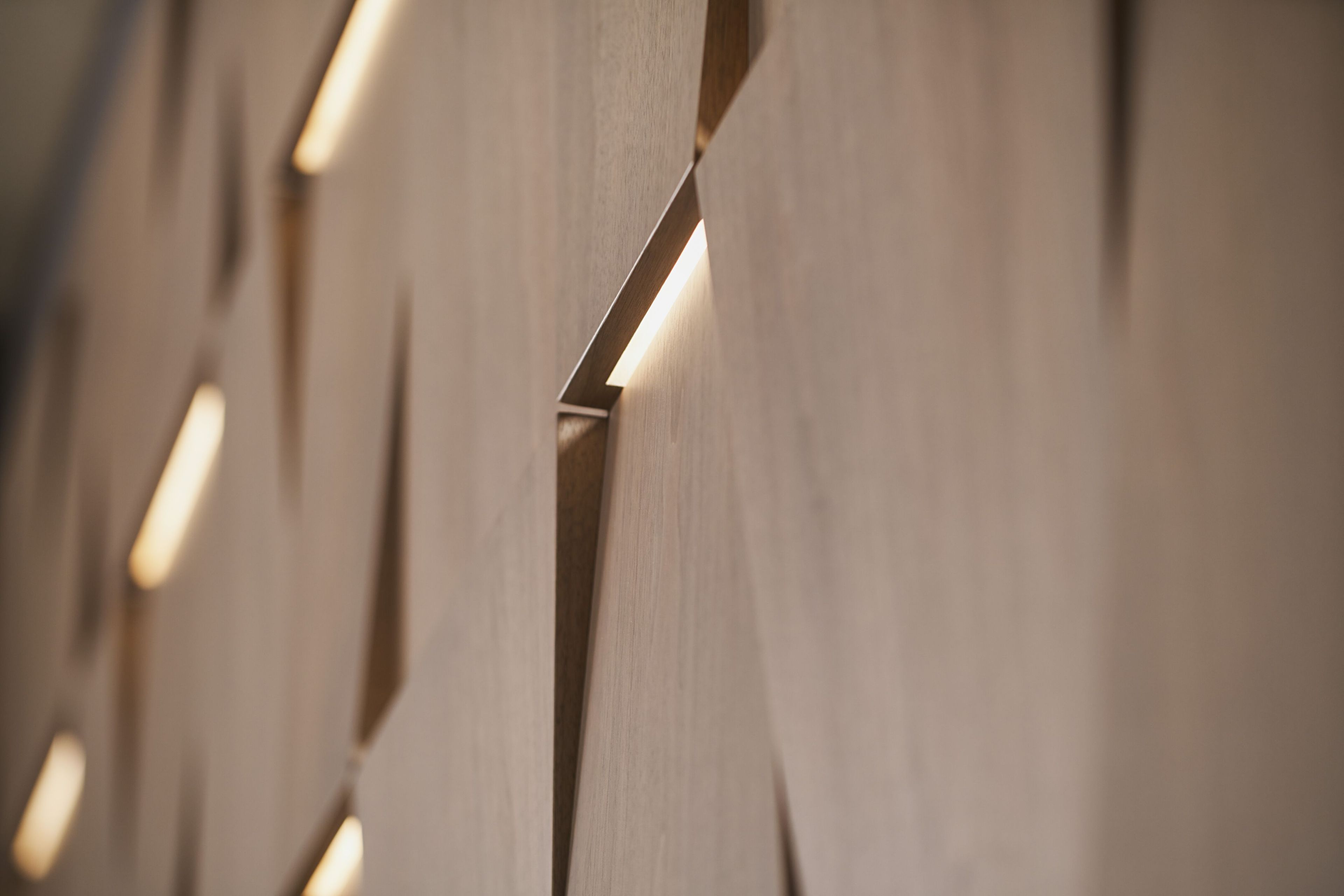 Обшивка из ореха canaletto со встроенным освещением и 3D-эффектом Modesign Brera ARCH-00018697 - Вид №3