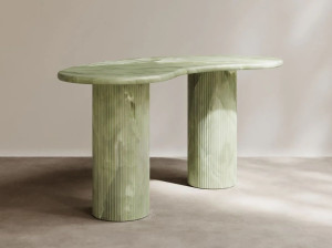 Стол из натурального камня