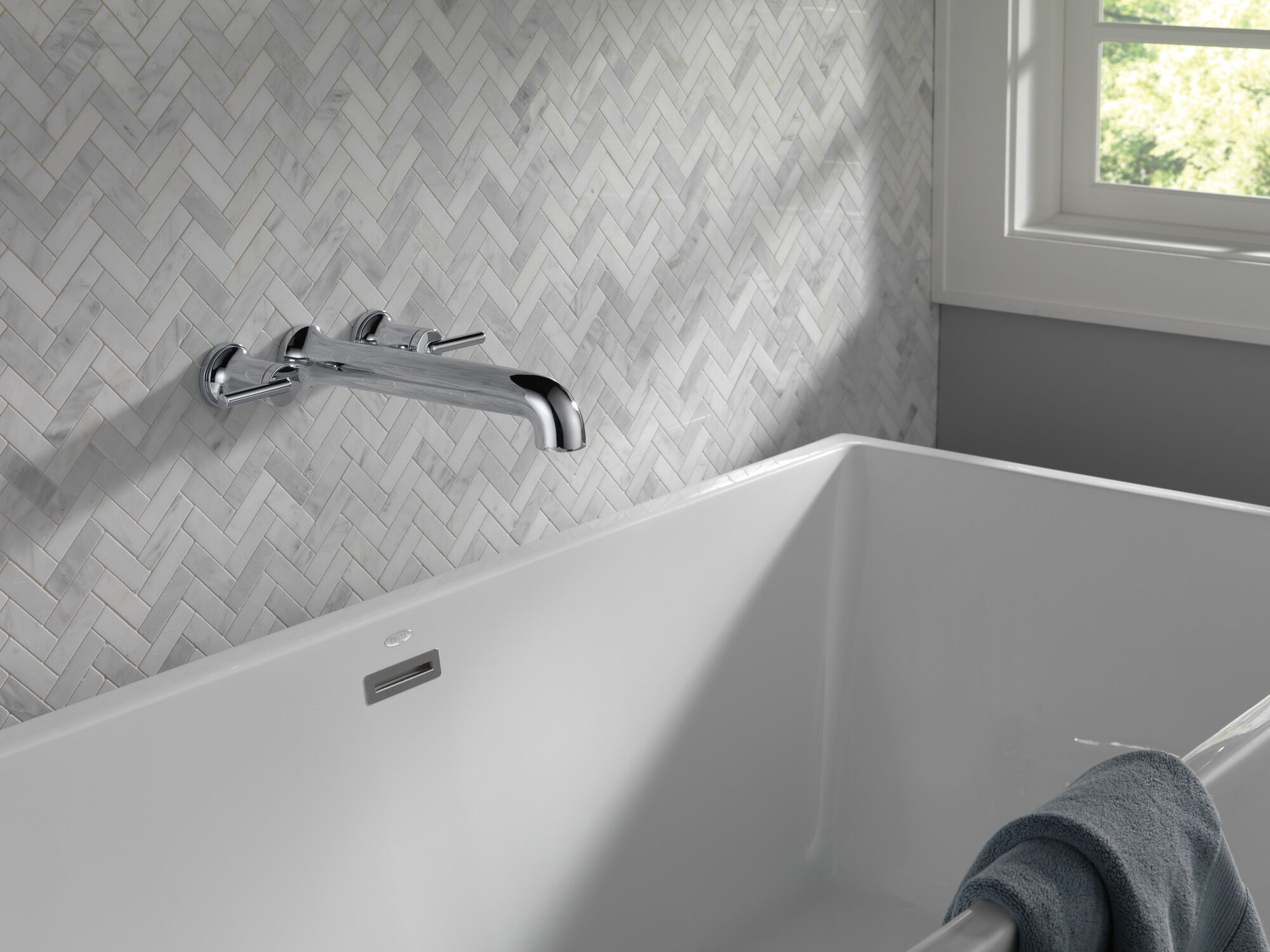 T5759-BLWL Настенный наполнитель ванны Delta Faucet Contemporary Матовый черный - Вид №2