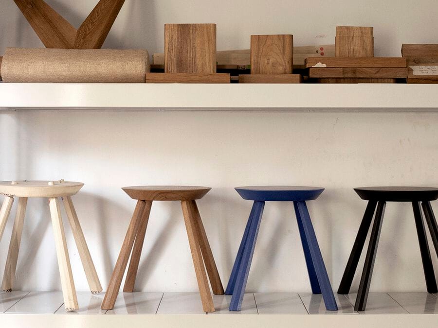 Низкий стул из тикового дерева Phantom Hands DW ARCH-00005024 - Вид №3