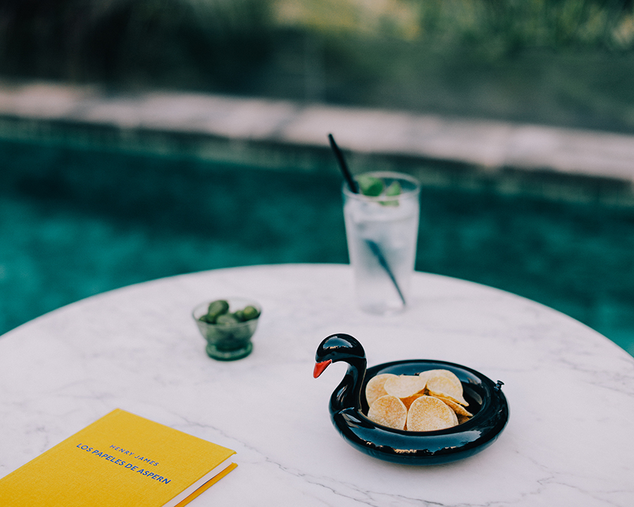 DYFLOSBSW Миска сервировочная керамическая floatie black swan Doiy  - Вид №1