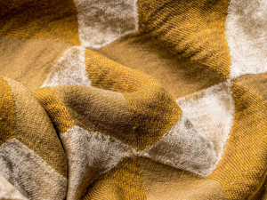 Ткань из вискозы, хлопка и льна с графическими узорами