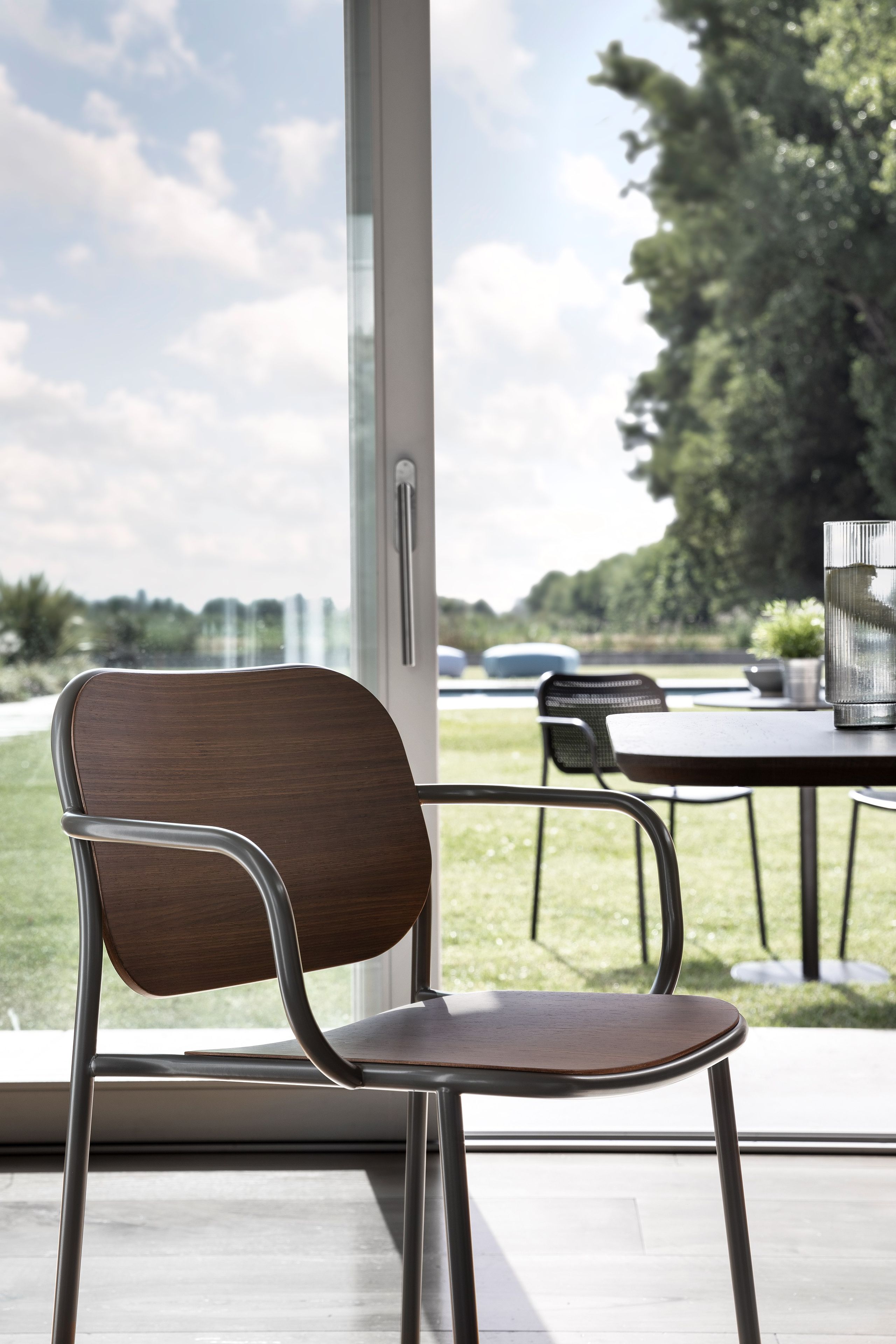 Металлический штабелируемый стул с подлокотниками TrabA' Metis ARCH-00124540 - Вид №6