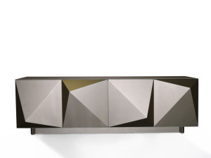 Шкаф с распашными дверями