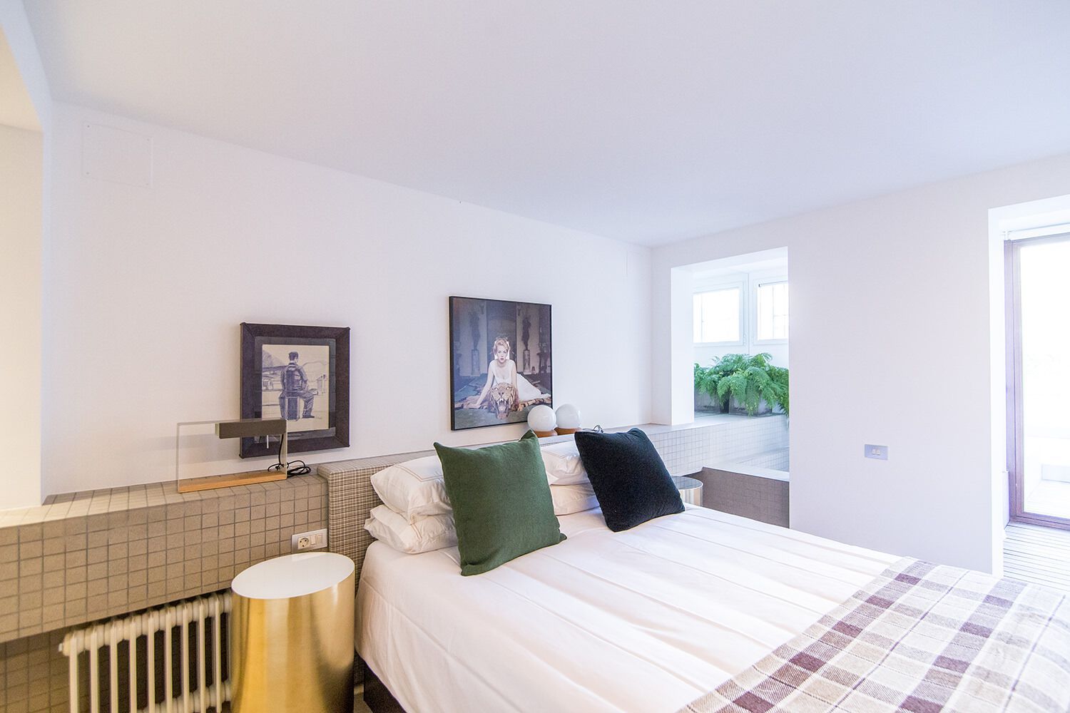 Журнальный столик из ламинированного стекла и металла Jover+Valls Antique Boutique-Luna ARCH-00073940 - Вид №1