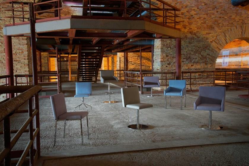 Domingo Salotti Мягкое кресло в современном стиле из ткани с 4 спицами для контракта Kelly sun-id-1344589 - Вид №1