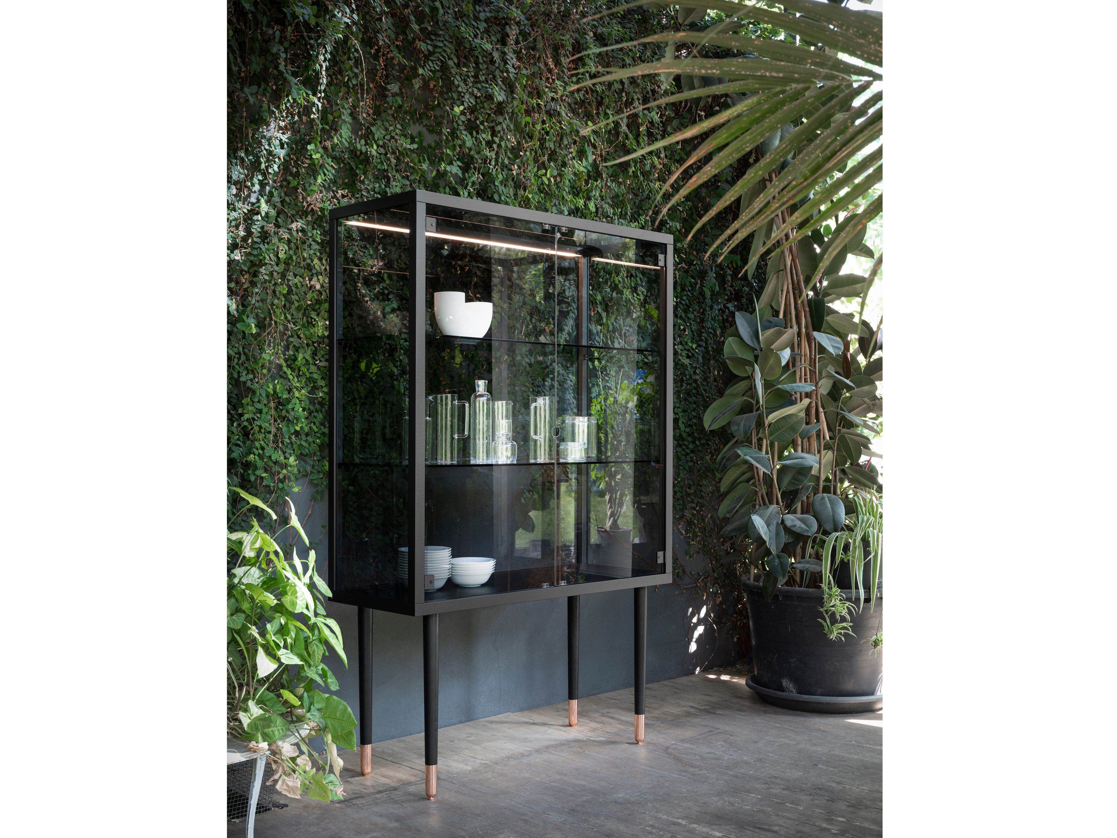 Витрина из дерева и стекла со встроенным освещением Miniforms JUNO ARCH-00050319