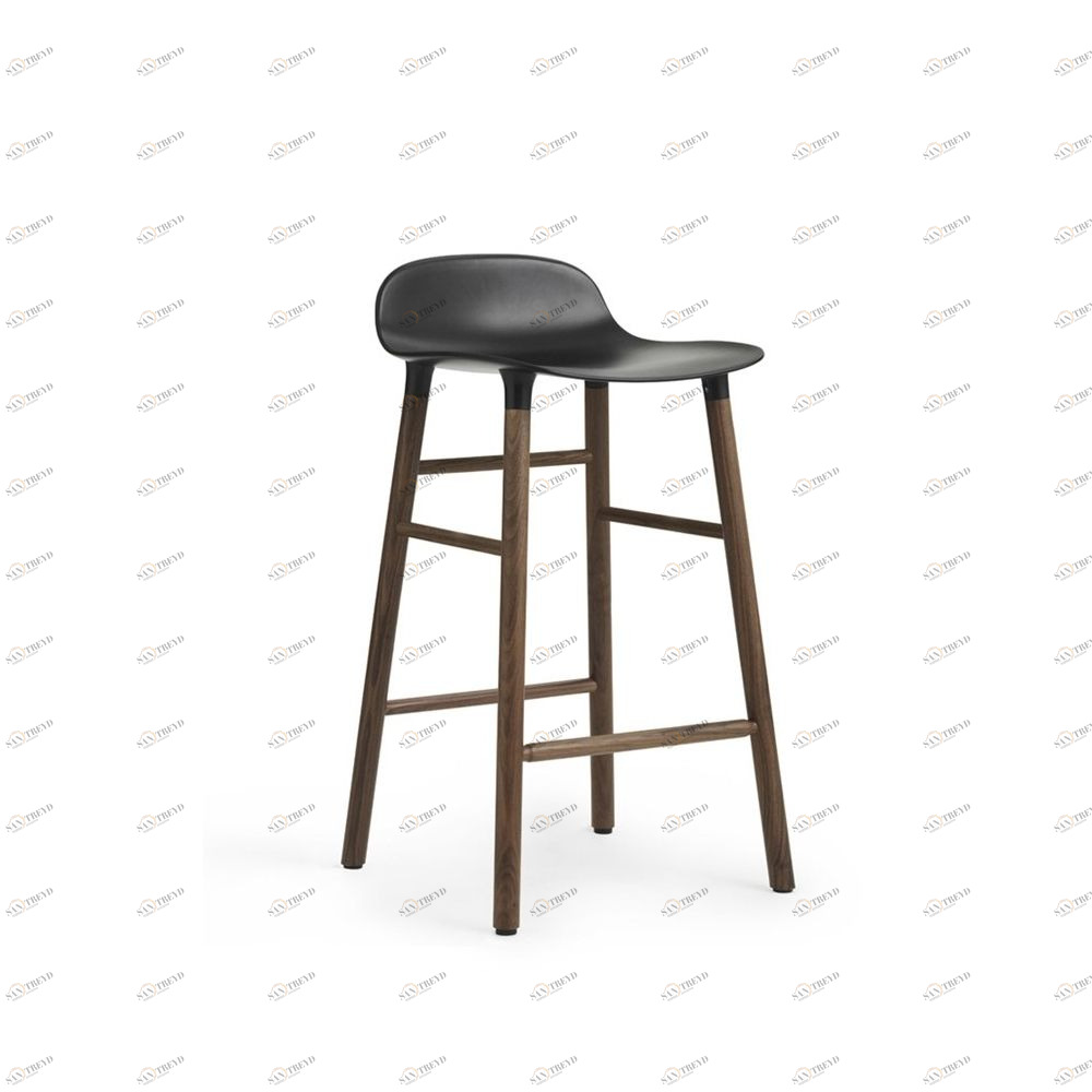 Барный стул Form с ножками из ореха 65 см, черный Normann Copenhagen 602788