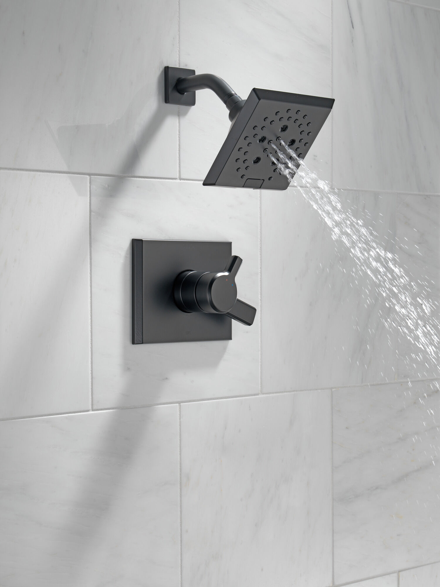 T17299-BL Накладка для душа Monitor® 17 серии H2Okinetic® Delta Faucet Pivotal Матовый черный  - Вид №10