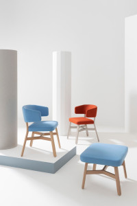 Мягкий стул из бука с подлокотниками