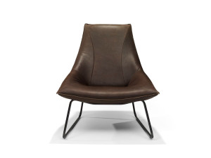 Кожаное кресло с подлокотниками