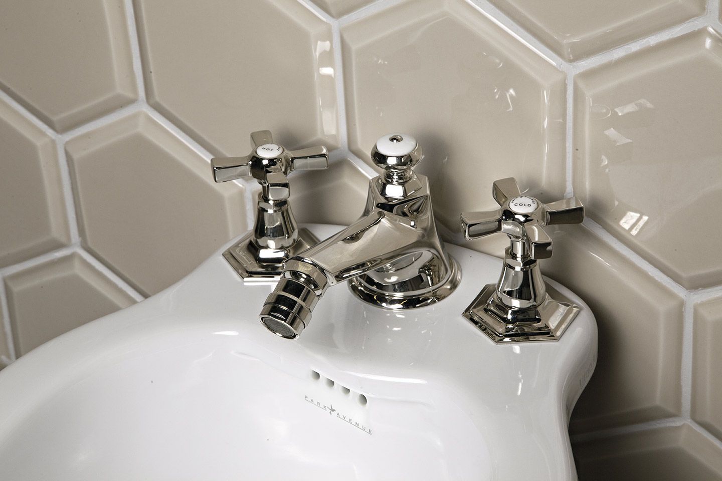 Смеситель для биде с 3 отверстиями и поворотным горлышком Park Avenue Crowe ARCH-00019655 - Вид №1