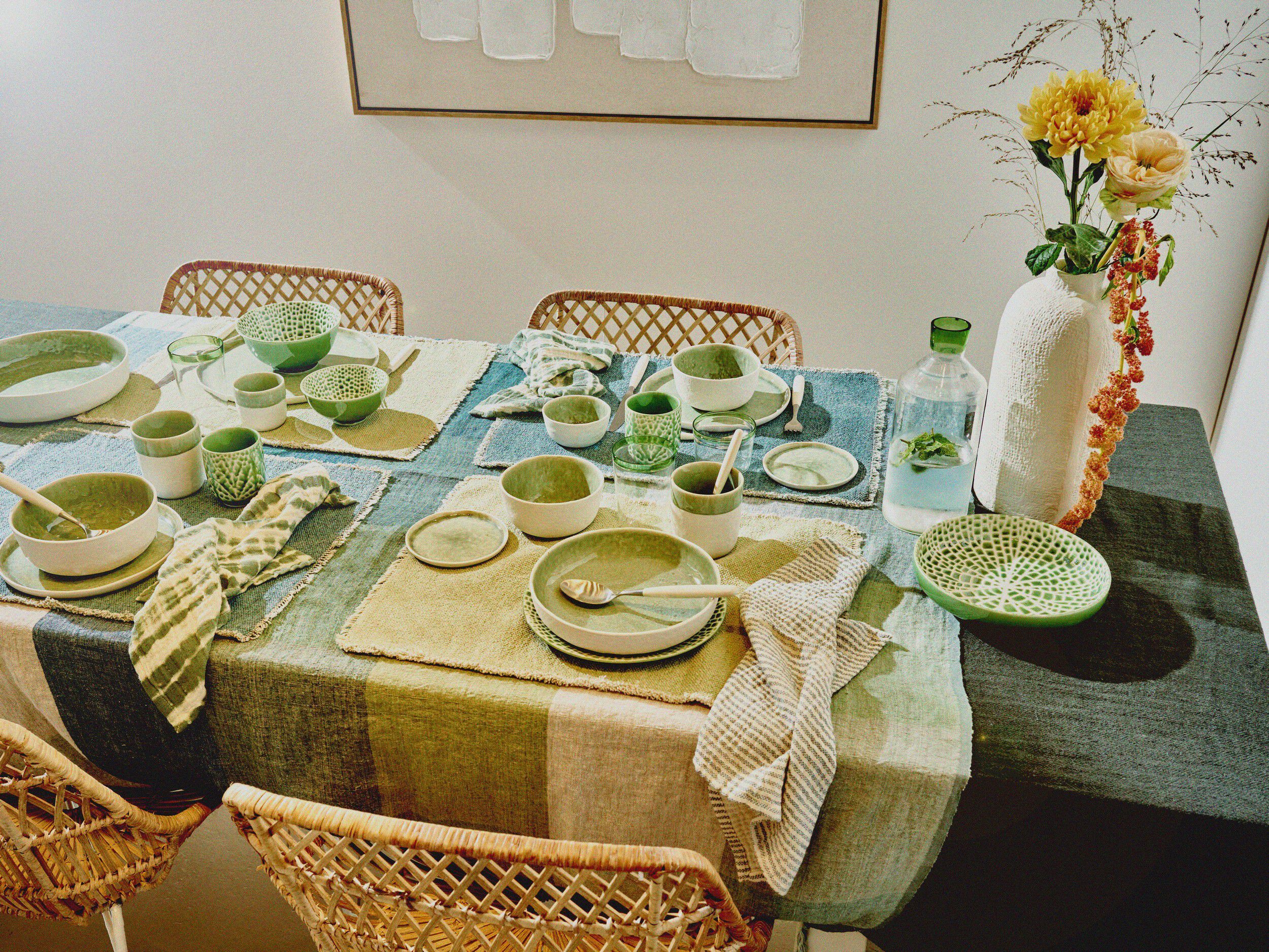 Фарфоровая круглая сервировочная тарелка POMAX Lotus ARCH-00133123 - Вид №9