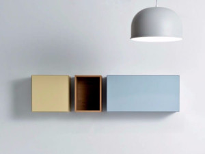 Настенный шкаф для ванной комнаты с дверцами