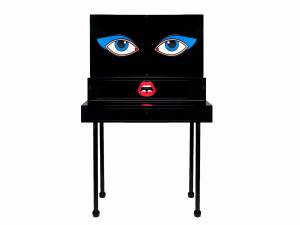 Мобильный туалетный столик