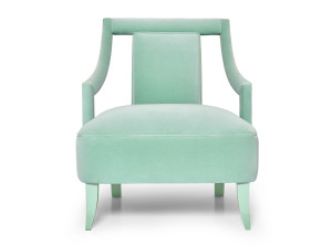 Бархатное кресло с подлокотниками