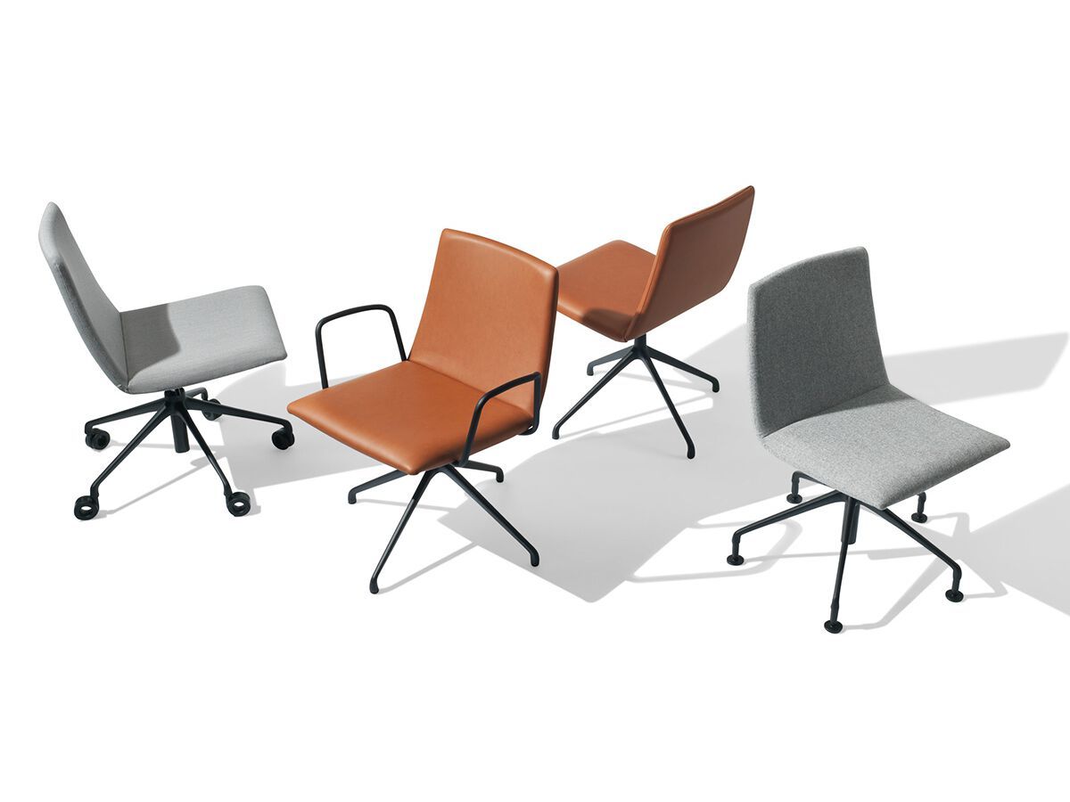 Поворотный стул для конференций с подлокотниками SCHNEEWEISS interior Klara ARCH-00138229 - Вид №1