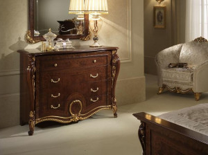 Комод в классическом стиле