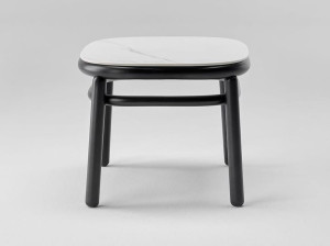 Квадратный журнальный столик