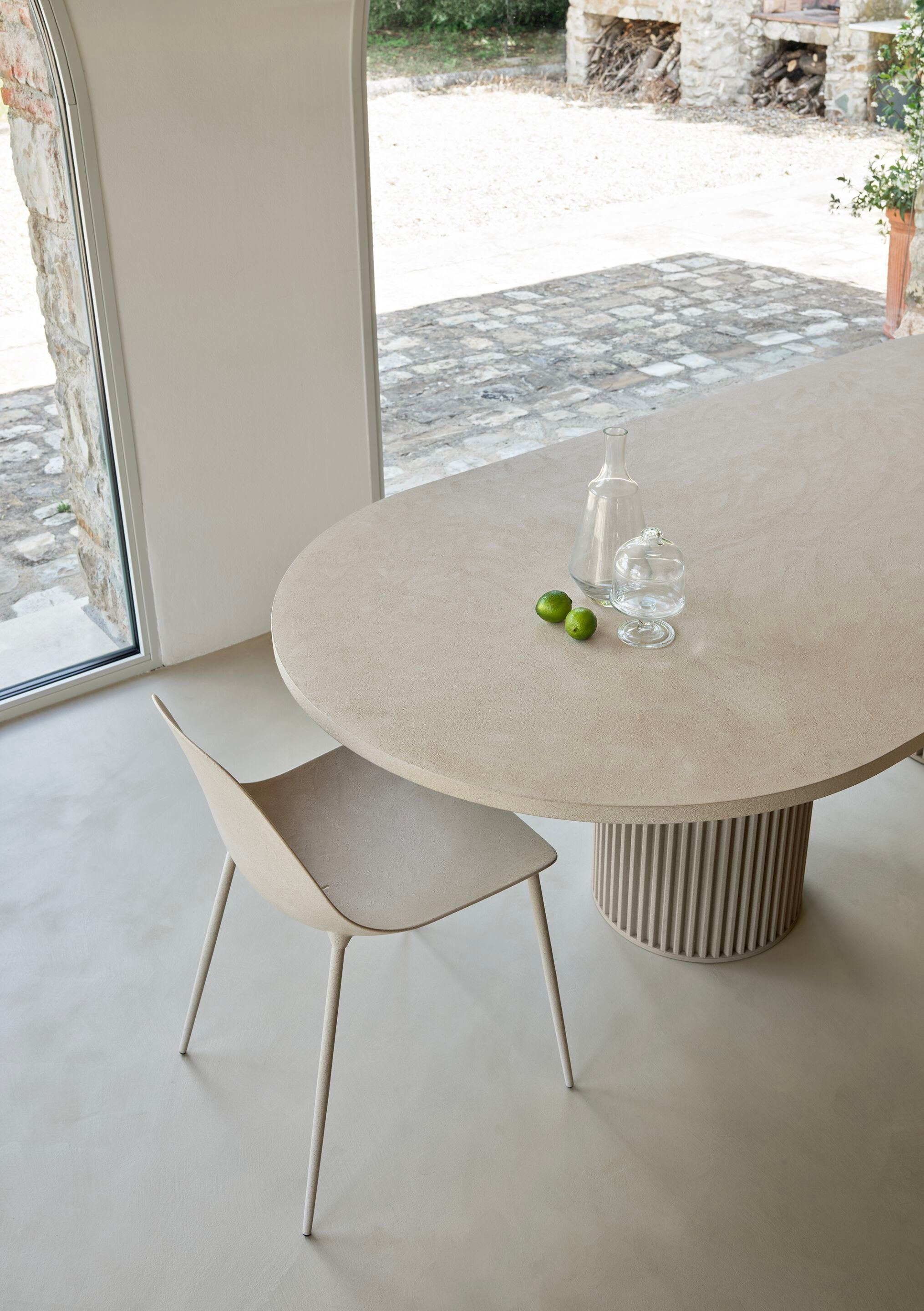 Алюминиевый овальный стол Opinion Ciatti HERCLE ARCH-00020181