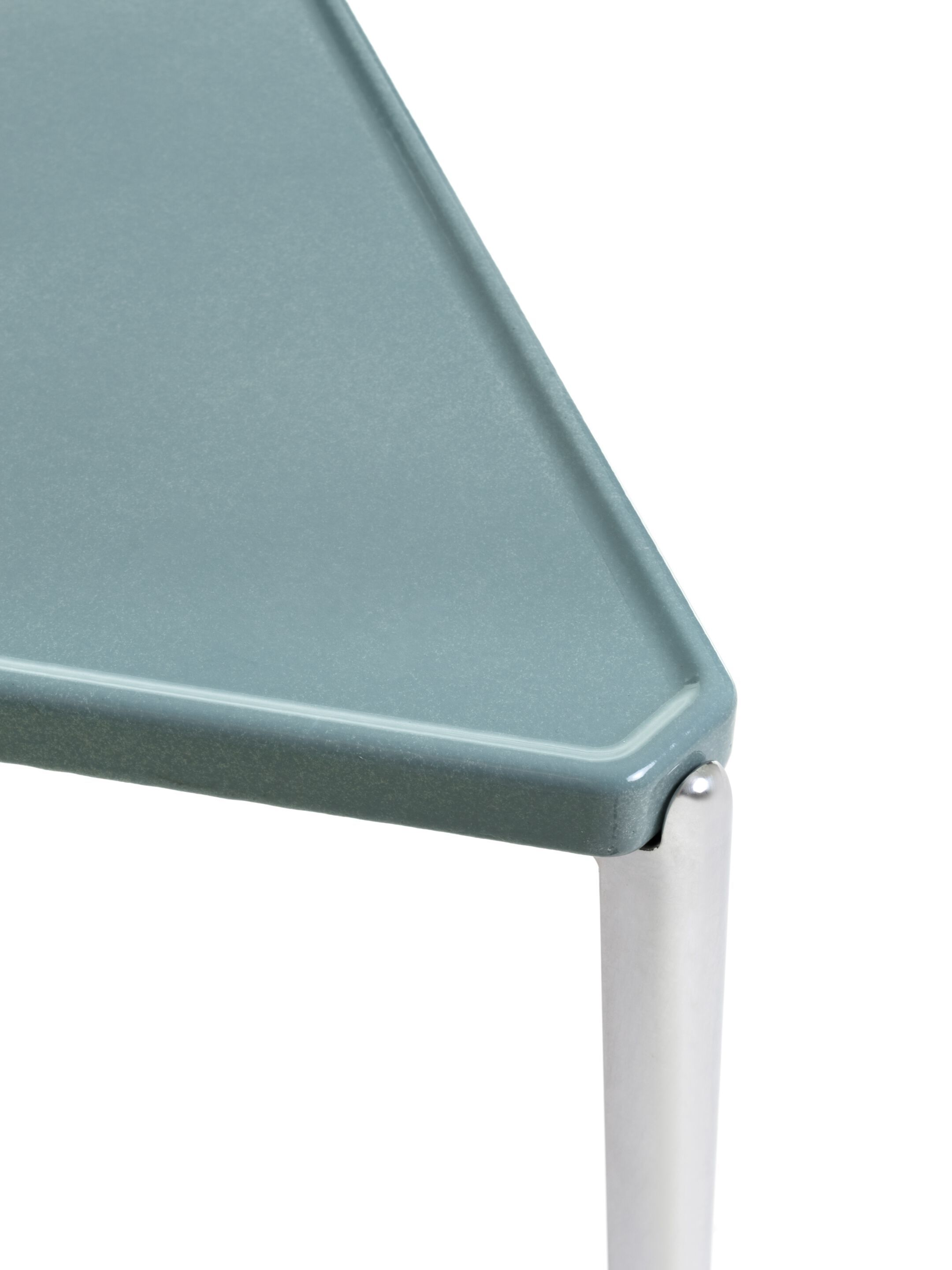 Алюминиевый треугольный журнальный столик с жидким покрытием Magis тамбур ARCH-00023839 - Вид №6