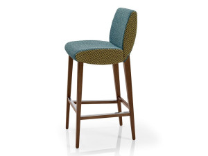 Стул с подставкой для ног