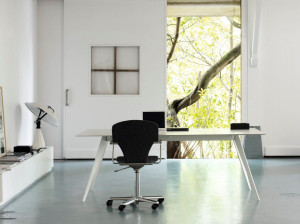 Деревянный стол