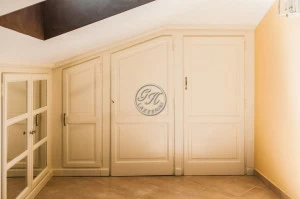 GH LAZZERINI Изготовленный на заказ шкаф из массива дерева