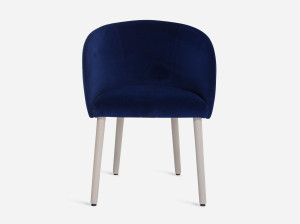 Бархатный стул с металлическими подлокотниками и ножками