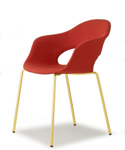 Тканевый стул с подлокотниками