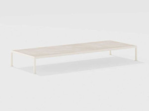 Низкий прямоугольный садовый столик из керамогранита