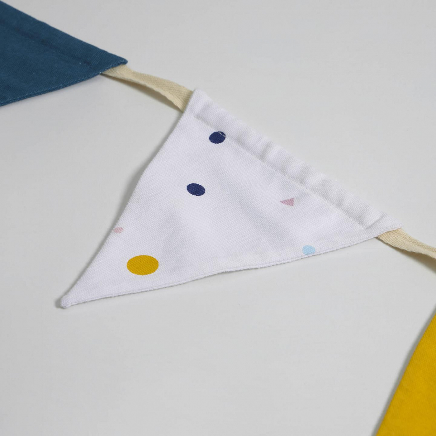 092000 подвесной декор из флажков La Forma Zalia 