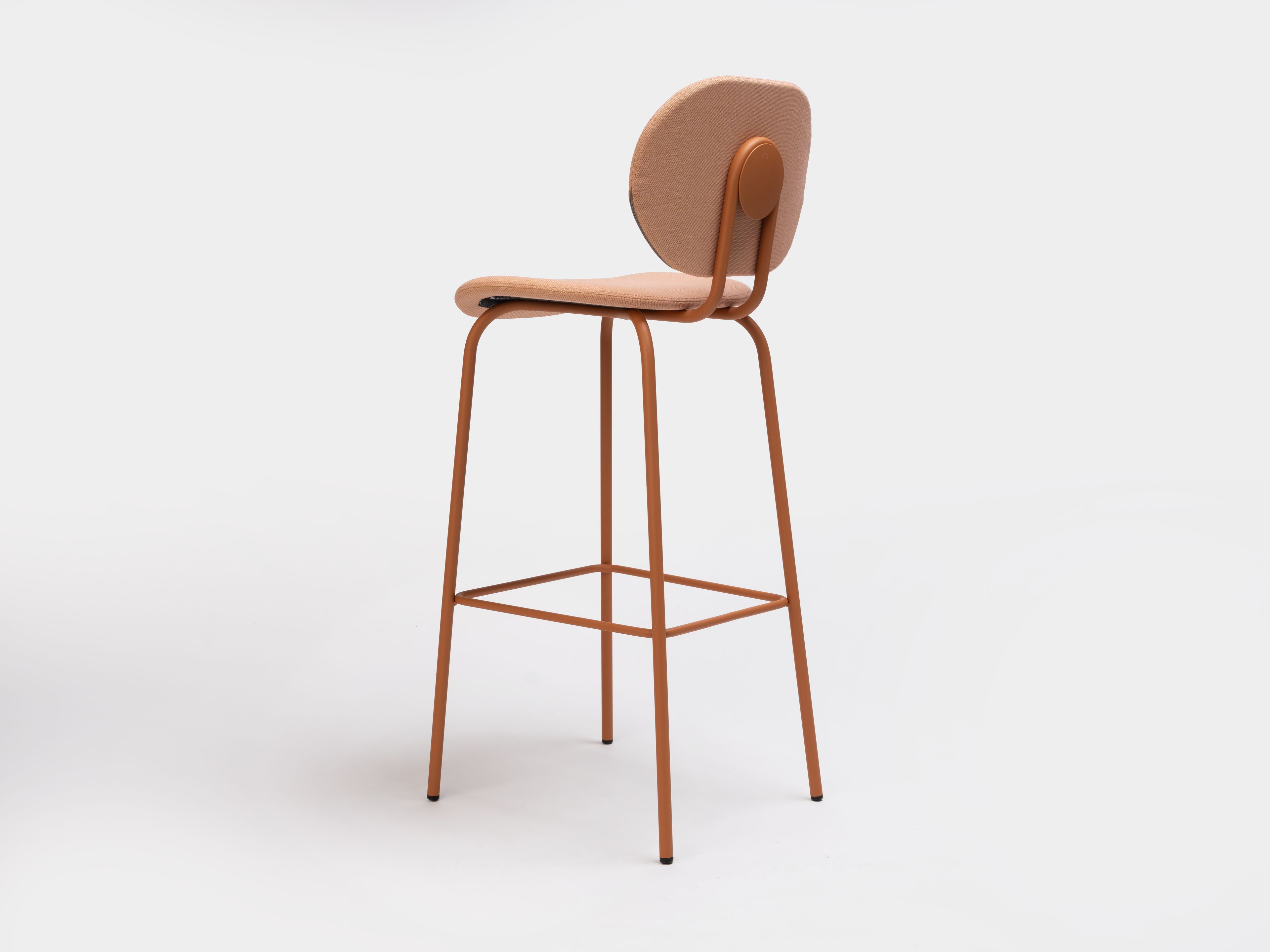 Высокий стальной стул со спинкой с мягким сиденьем ONDARRETA Hari ARCH-00057983