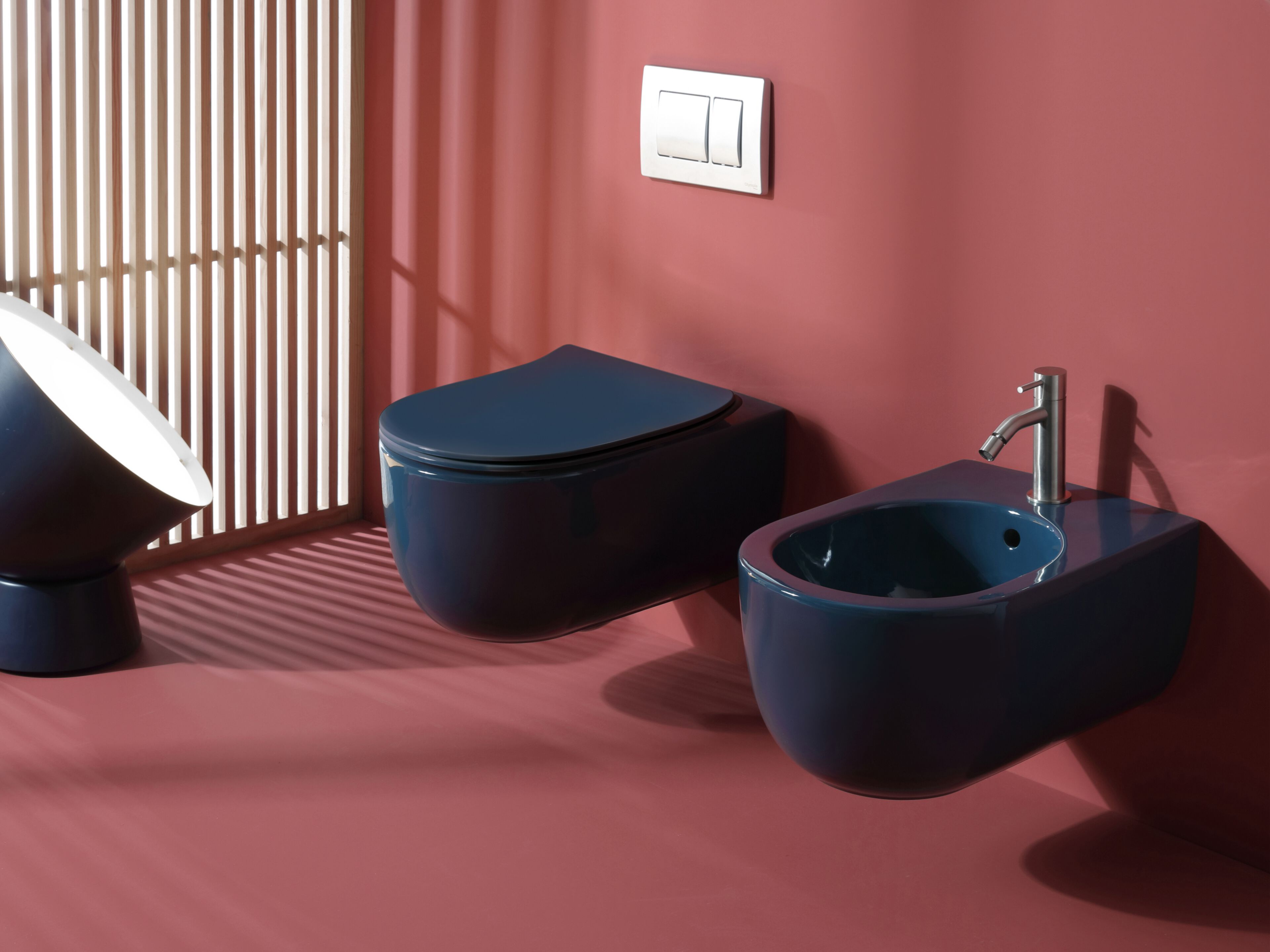 Туалет висит в витрине без бриды Olympia Ceramica Vittoria ARCH-00070931 - Вид №2