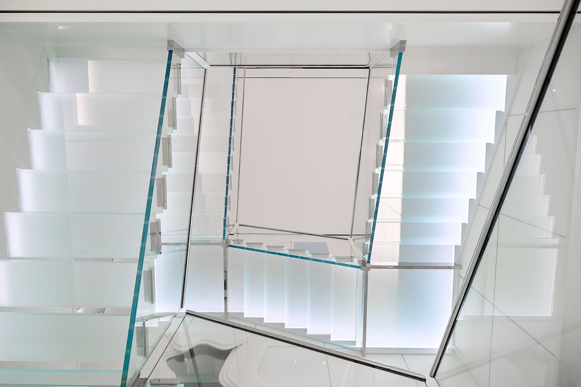 Стеклянная лестница со светодиодной подсветкой Siller Treppen Mistral ARCH-00150550 - Вид №5