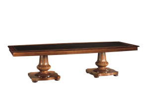 Деревянный стол для совещаний