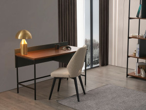 Деревянный и металлический письменный стол с ящиками