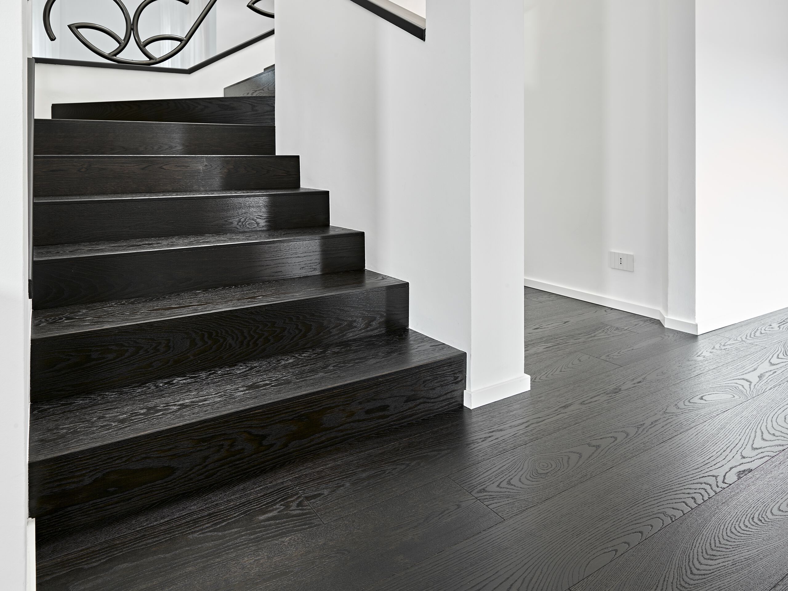 Биосовместимая трехслойная деревянная лестница Fiemme Tremila SCALA CON PEDATA A FILO ALZATA ARCH-00150403 - Вид №8