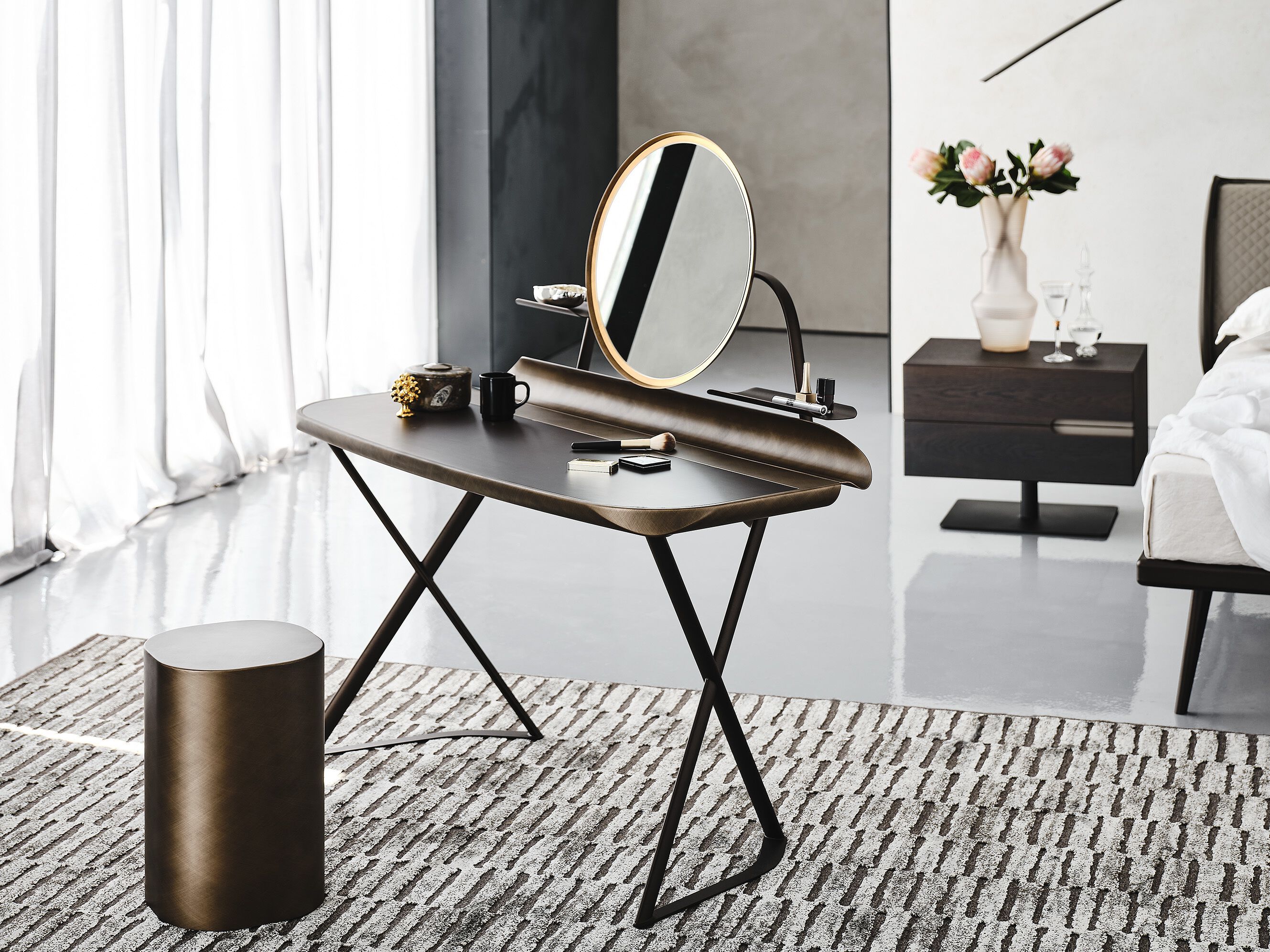 Туалетный шкаф из стали и кожи Cattelan italia Cocoon ARCH-00116560