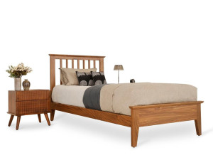 Односпальная кровать из тикового дерева