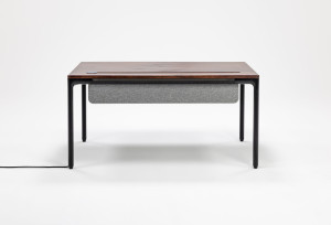 Стол с регулируемой высотой из грецкого ореха