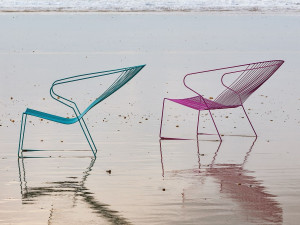 Стальной штабелируемый садовый стул с подлокотниками