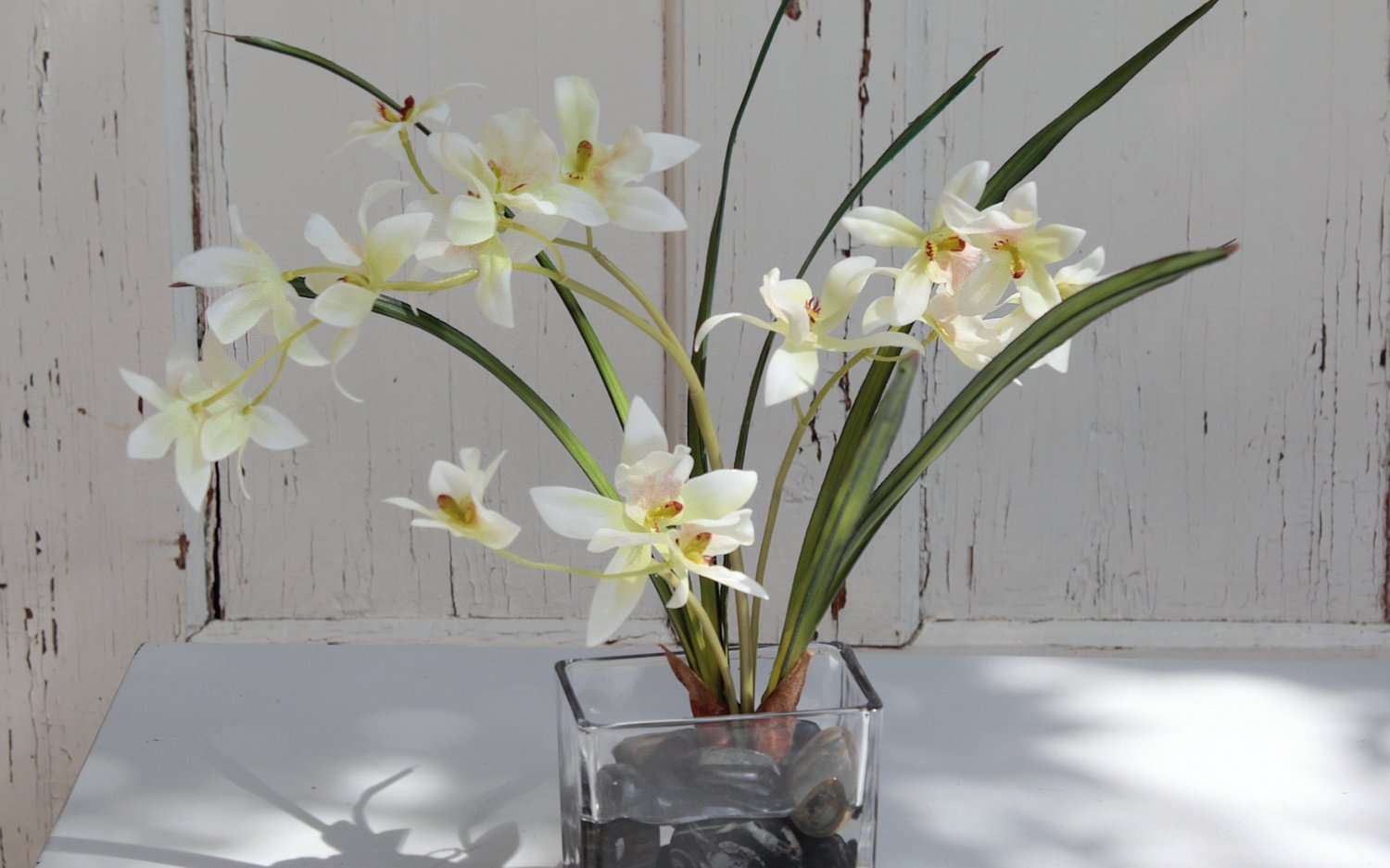 2571 708 a3 Искусственная орхидея дендробиум в стеклянном горшке, 40 см, real touch soft, бело-зеленая H-andreas  - Вид №1