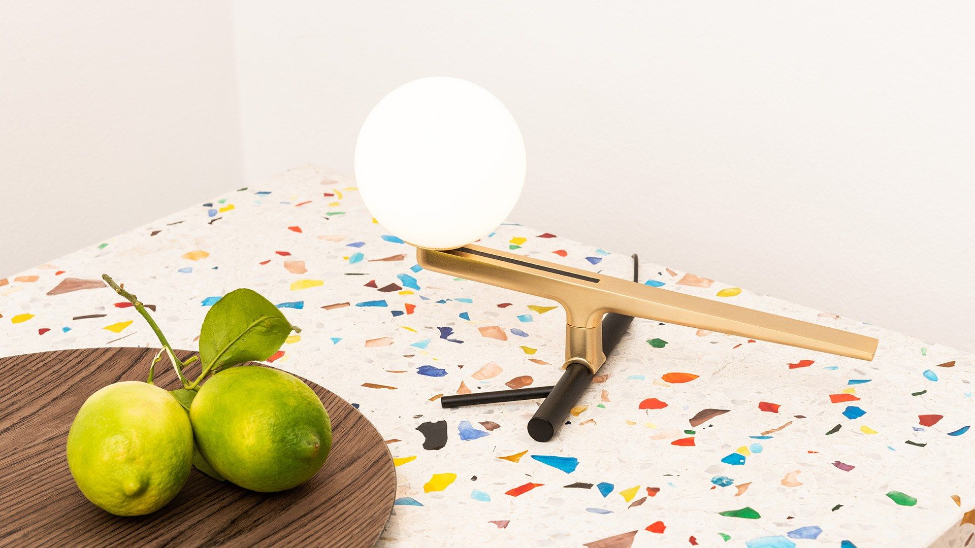 Латунь и выдувное стекло настольная лампа Artemide Yanzi ARCH-00117184 - Вид №1