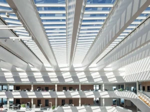 Velux Мансардное окно из стали и стекла