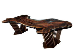 Стол из орехового дерева и смолы